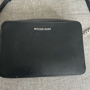Micheal Kors Jet Set Saffiano leather crossbody bag